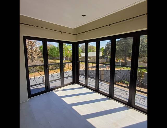6 BEDROOM HOUSE FOR SALE IN HENLEY ON KLIP